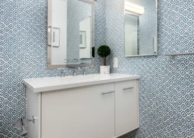 Los Angeles or beyond, our experienced team of bathroom remodel contractors is here to turn your vision into a reality.