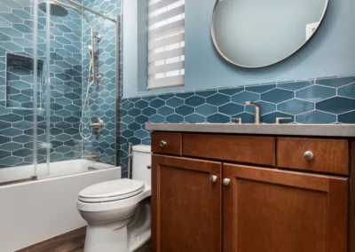 We can revitalize bathrooms of any size, breathing new life into outdated spaces and creating stunning results.